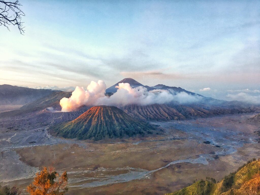 cerita dan asal usul gunung bromo batok dan upacara kasada legenda gunung bromo